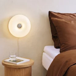 Aplicación de mesa/pared LED Lindby Fjora, blanco/cromo, Ø 30 cm, atenuable.