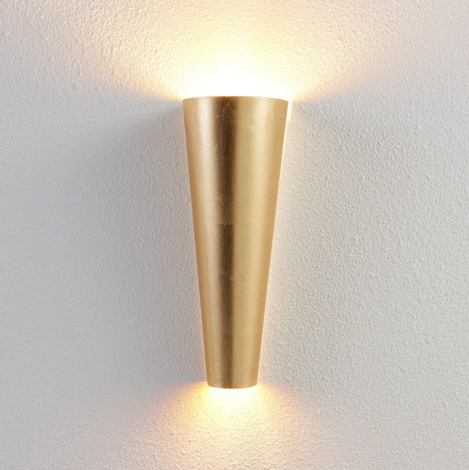 Aplique de forma perfecta Conan en oro