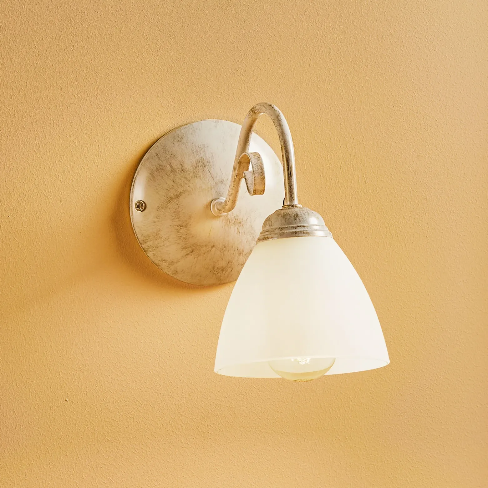Aplique de pared Adoro con pantalla de cristal, blanco