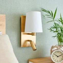 Aplique de pared Aiden de Lindby, 30 cm, latón antiguo, brazo de lectura LED