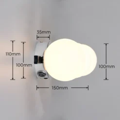 Aplique de pared Alfio, 50 cm de ancho, metal cromado/vidrio, IP44, 3 luces.