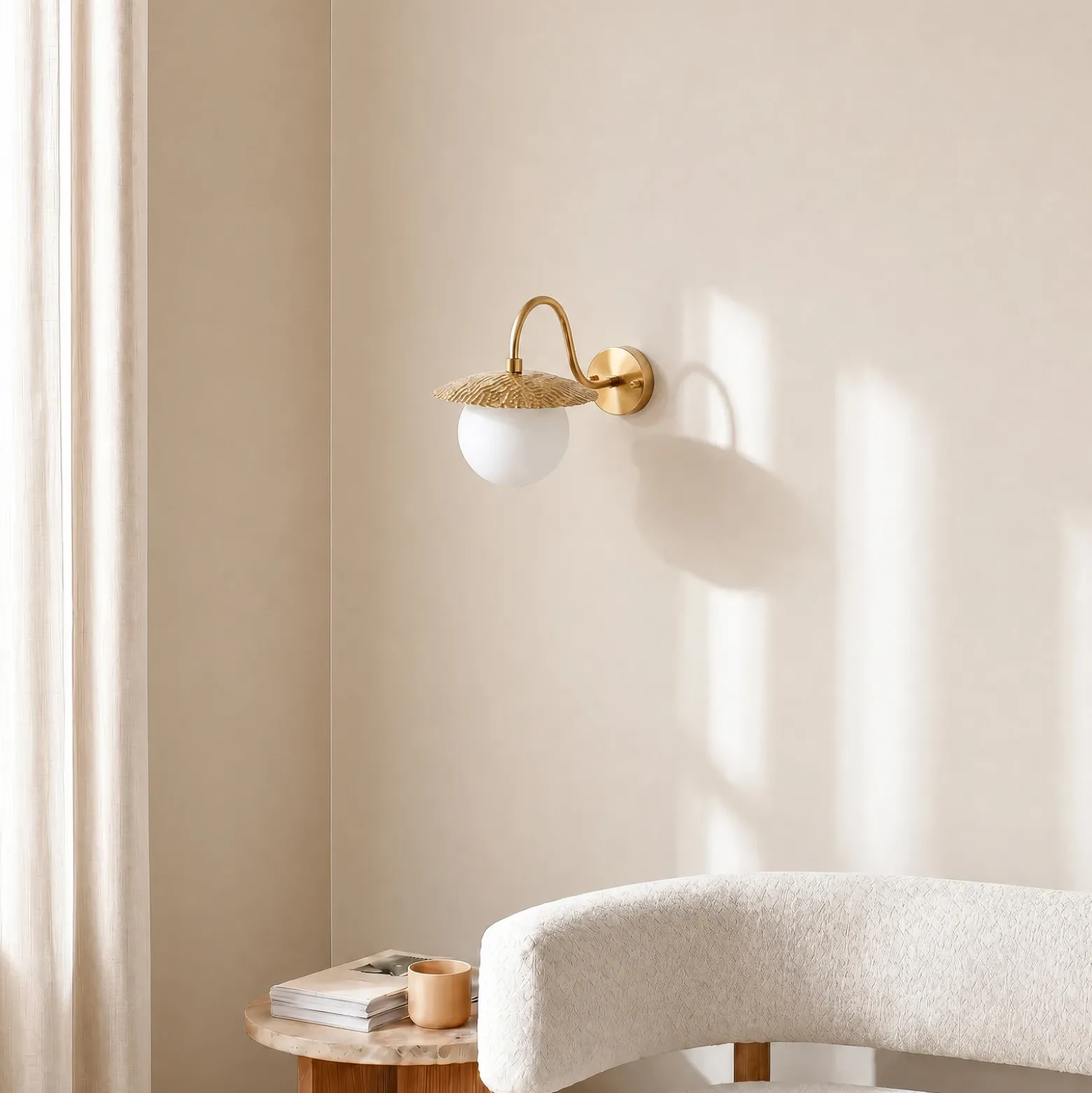 Aplique de pared Anemon, color dorado, altura 29 cm, metal/vidrio, E14