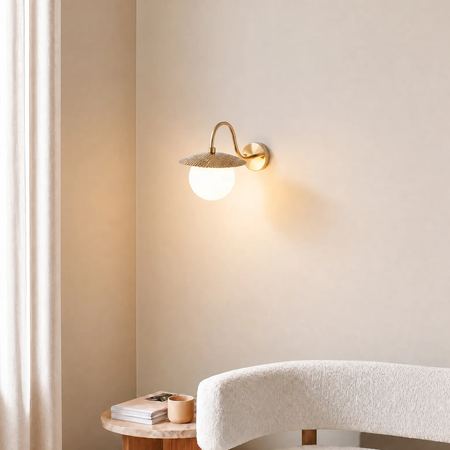 Aplique de pared Anemon, color dorado, altura 29 cm, metal/vidrio, E14