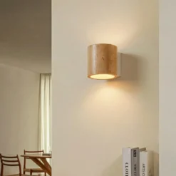 Aplique de pared Ara en forma de cilindro de madera