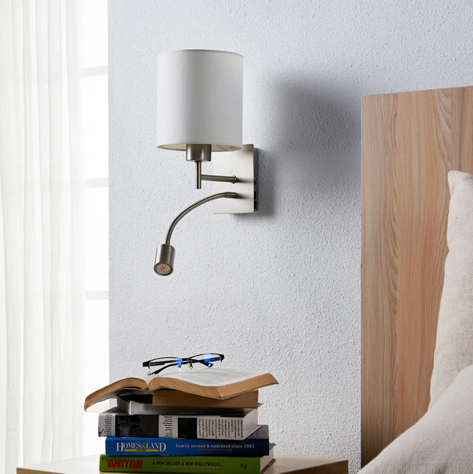 Aplique de pared Camilo de Lindby, color níquel, brazo de lectura LED, 28 cm