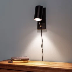 Aplique de pared Carrie atenuable con cable y enchufe