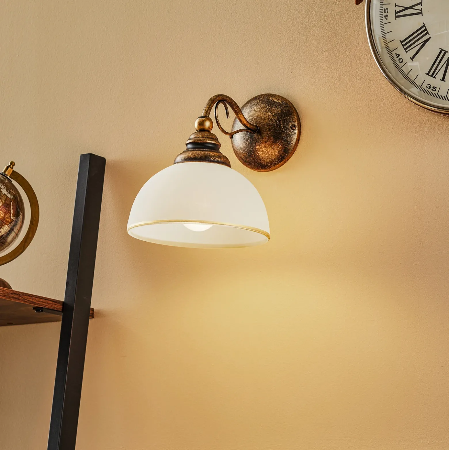 Aplique de pared Casale con pantalla de cristal