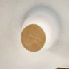 Aplique de pared Circle en blanco, placa decorativa en madera clara