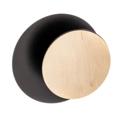 Aplique de pared Circle en negro con placa decorativa de madera