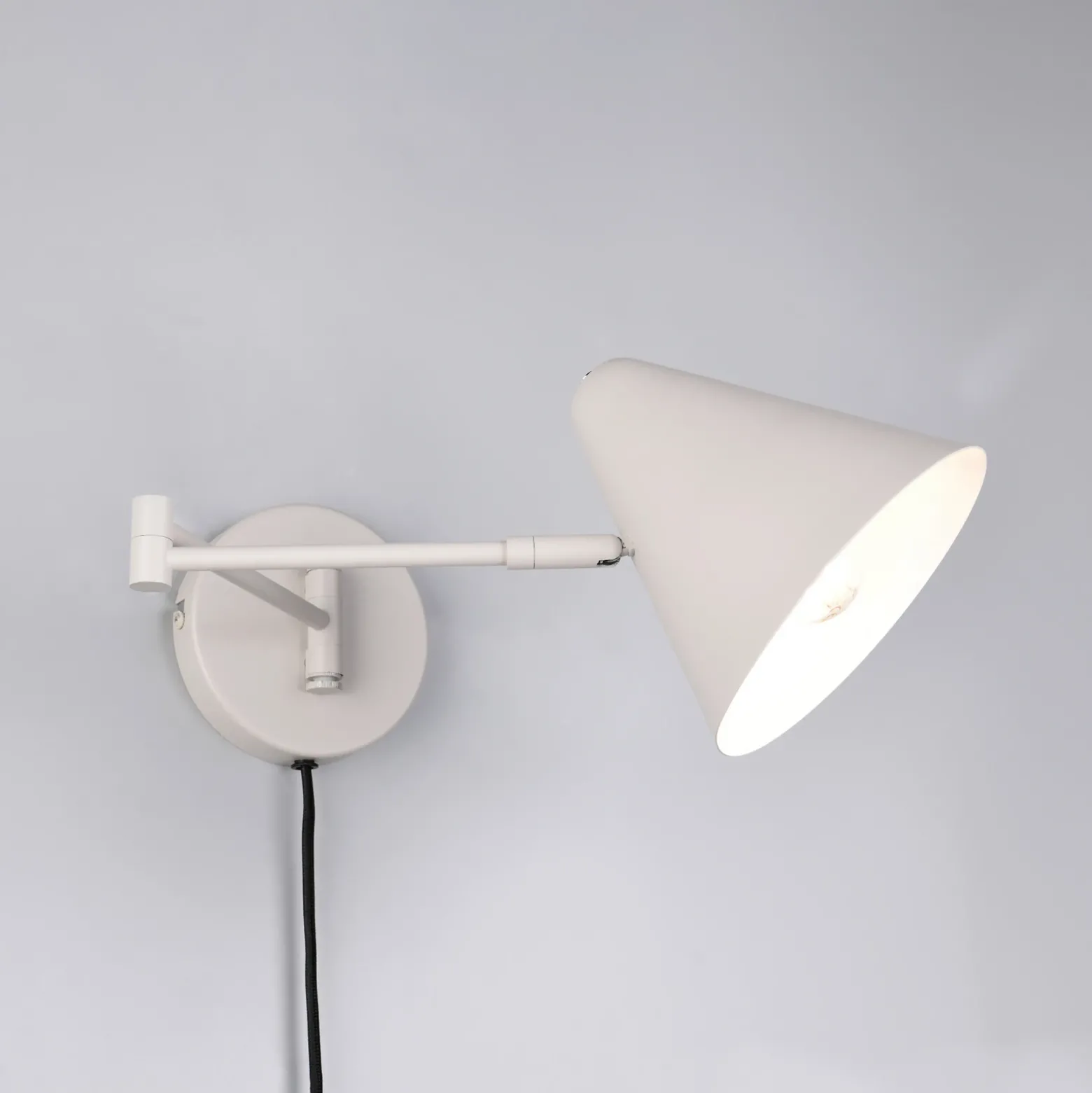 Aplique de pared Cosima, gris claro, saliente 54 cm, metal