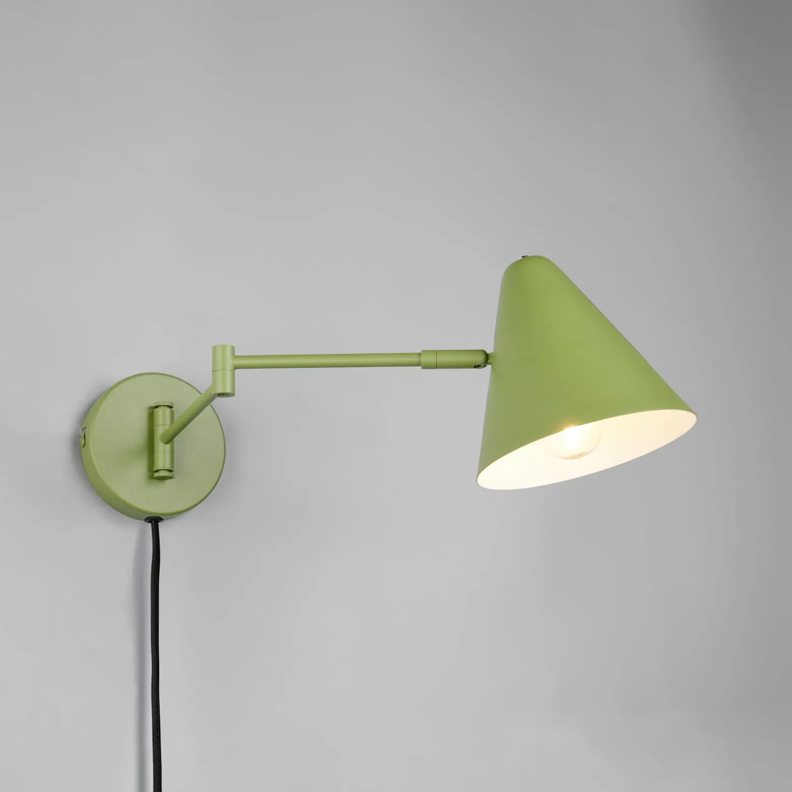 Aplique de pared Cosima, verde, saliente 54 cm, metal