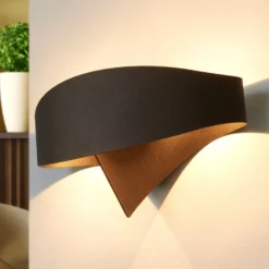 Aplique de pared de diseño en bronce Scudo