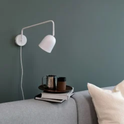 Aplique de pared Dyberg Larsen Manchester, blanca, saliente 45 cm