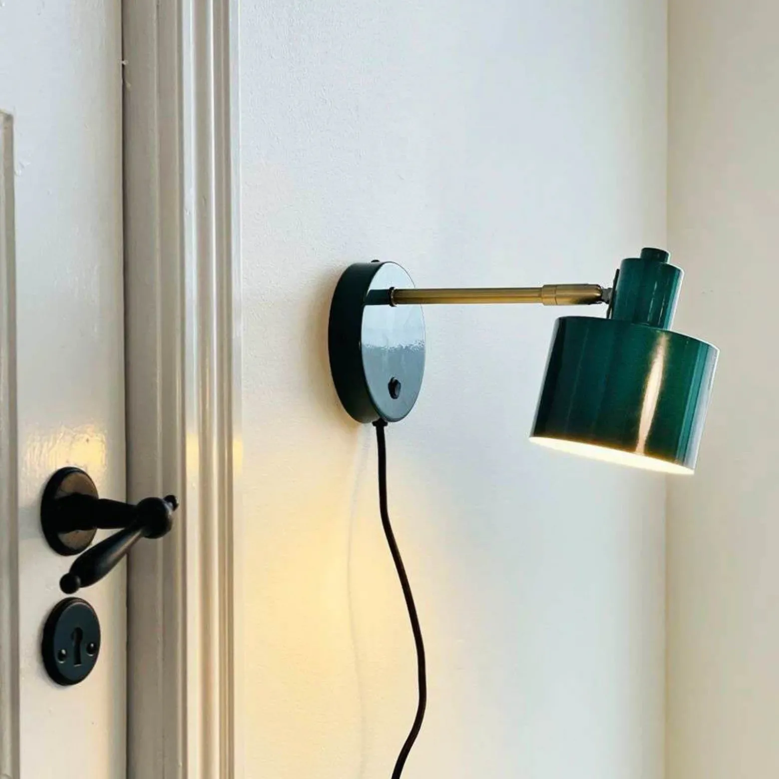 Aplique de pared Dyberg Larsen Ocean, verde oscuro, saliente 30 cm