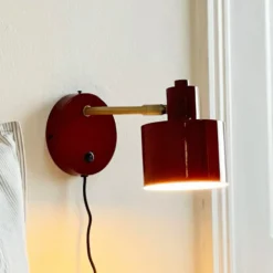 Aplique de pared Dyberg Larsen Ocean, rojo oscuro, saliente 30 cm