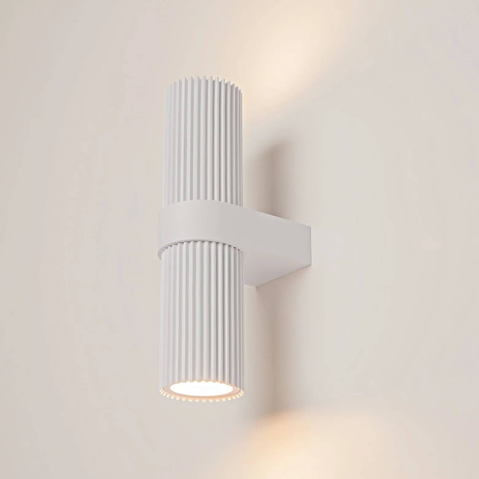 Aplique de pared DYNAMICS, blanca, altura 23 cm, metal, arriba/abajo