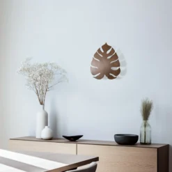 Aplique de pared Envostar Folah, forma de hoja, nogal, 40 x 35 cm