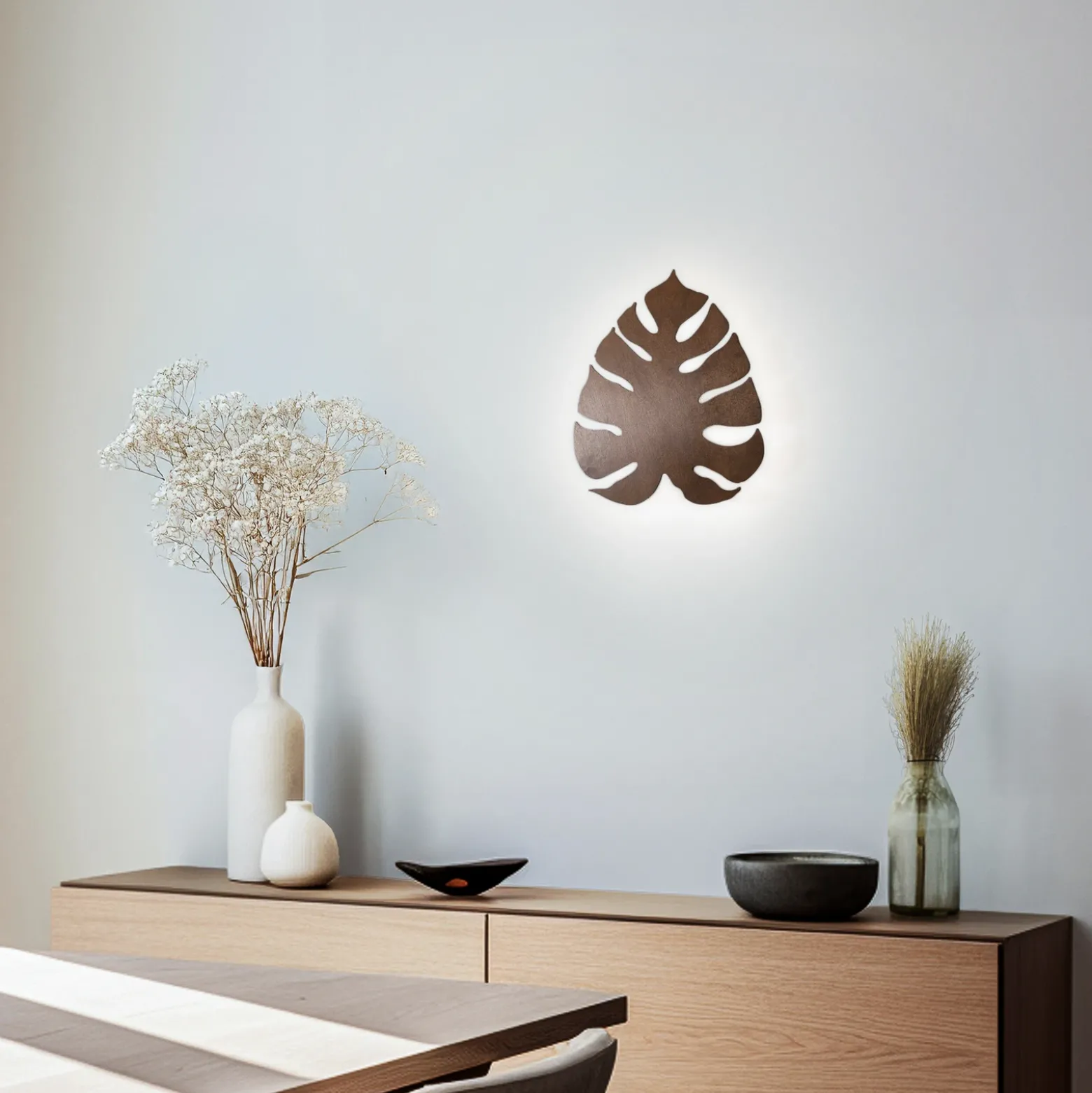Aplique de pared Envostar Folah, forma de hoja, nogal, 40 x 35 cm