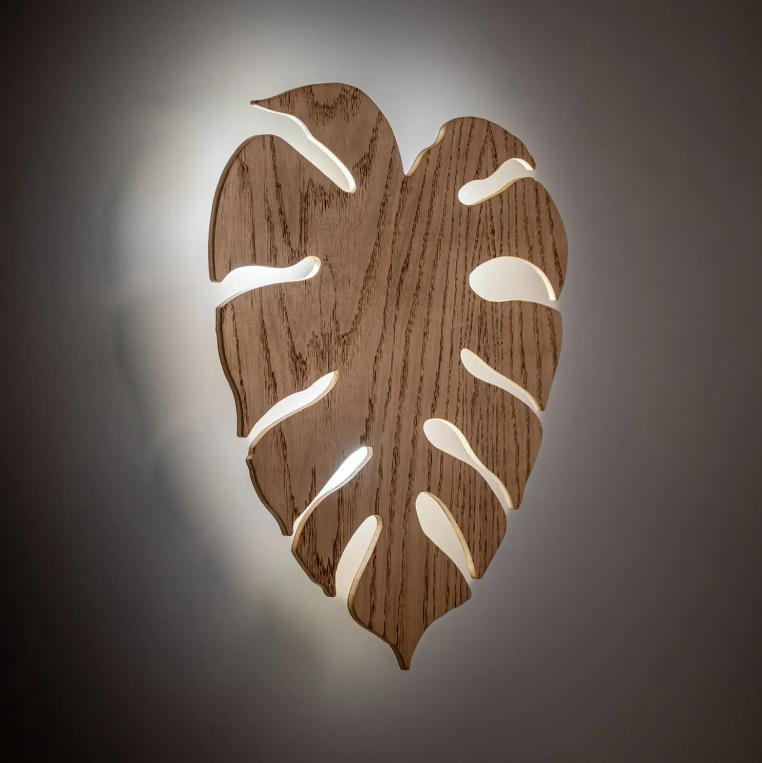 Aplique de pared Envostar Folah, forma de hoja, madera clara, 40 x 35 cm