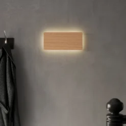 Aplique de pared Envostar Tavola, madera de roble, 35 x 16 cm