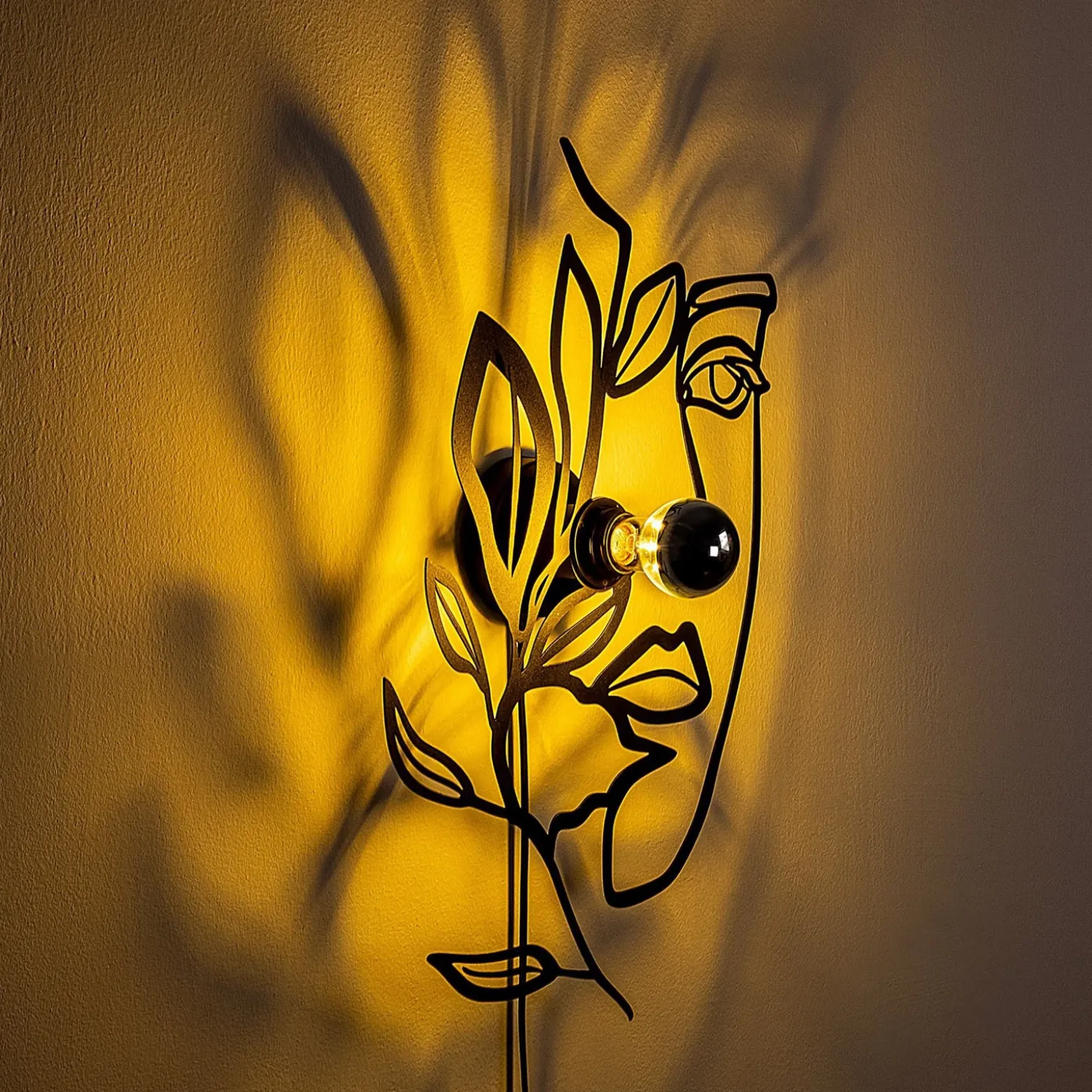 Aplique de pared Flower Faced, negro, metal, 54 x 34 cm, enchufe