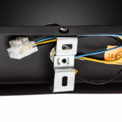 Aplique de pared Fold con pantalla curvada en negro