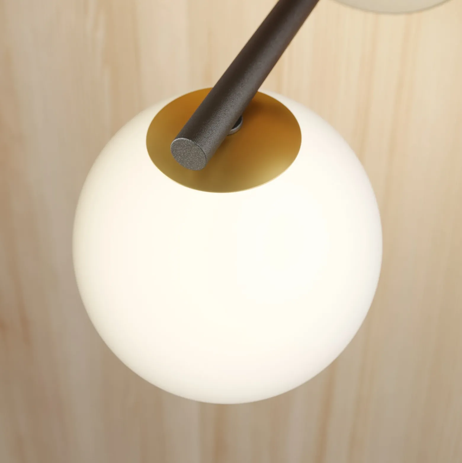 Aplique de pared Gama en negro con bola de cristal