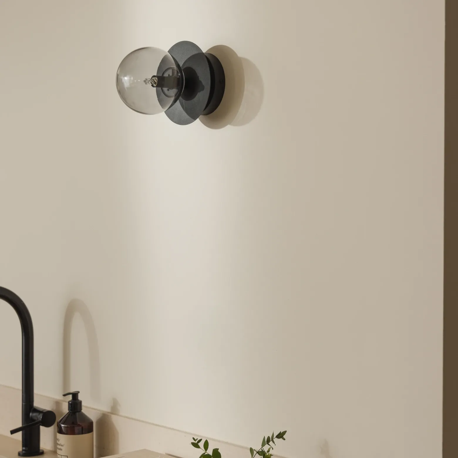 Aplique de pared Globen Lighting ART DECO, negro/gris Ø 16 cm IP44