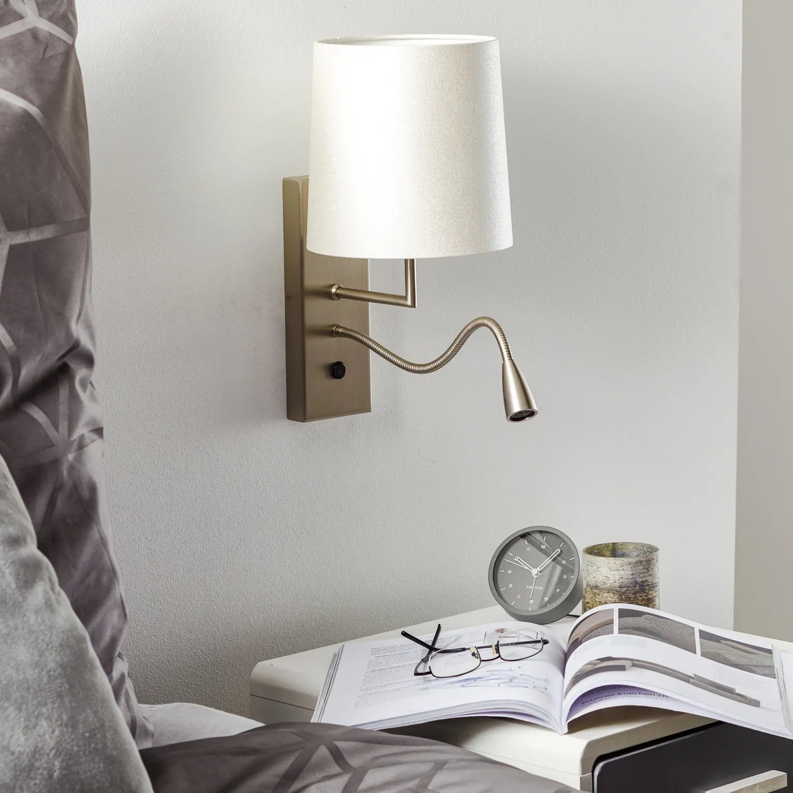 Aplique de pared Havanna con brazo de lectura LED blanco crema