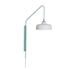Aplique de pared HÜBSCH Current, azul claro, saliente 71 cm
