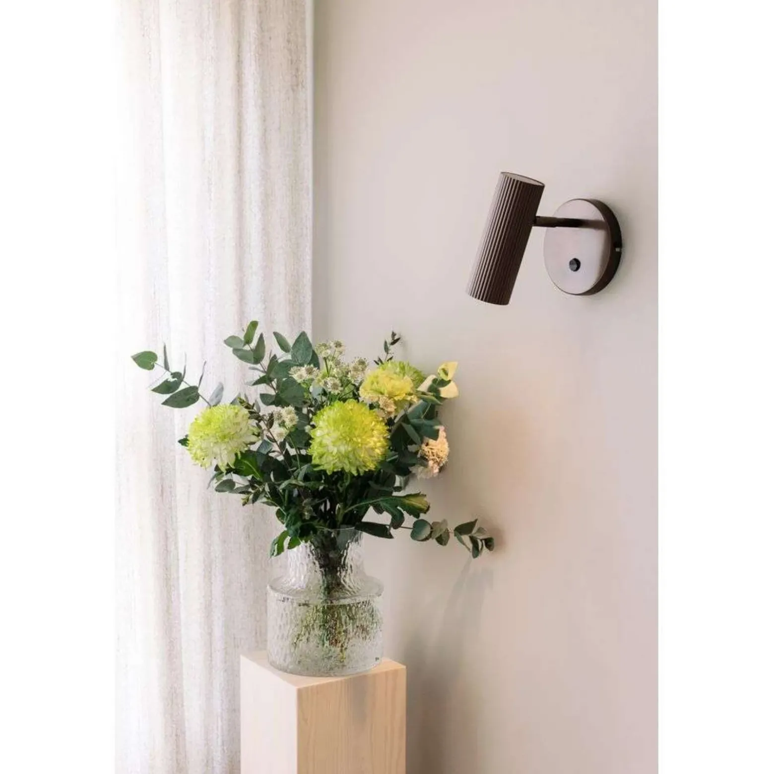 Aplique de pared Hubble de Globen Lighting, color bronce