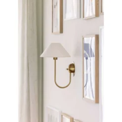 Aplique de pared IRIS de Globen Lighting, color crema, altura 32 cm