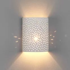 Aplique de pared Jiru de Lindby, altura 23 cm, blanco, semicircular, yeso