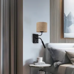 Aplique de pared Jovin 1 luz con foco, pantalla de ratán