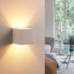 Aplique de pared Kay de Lindby, blanco, yeso, juego de 2 unidades