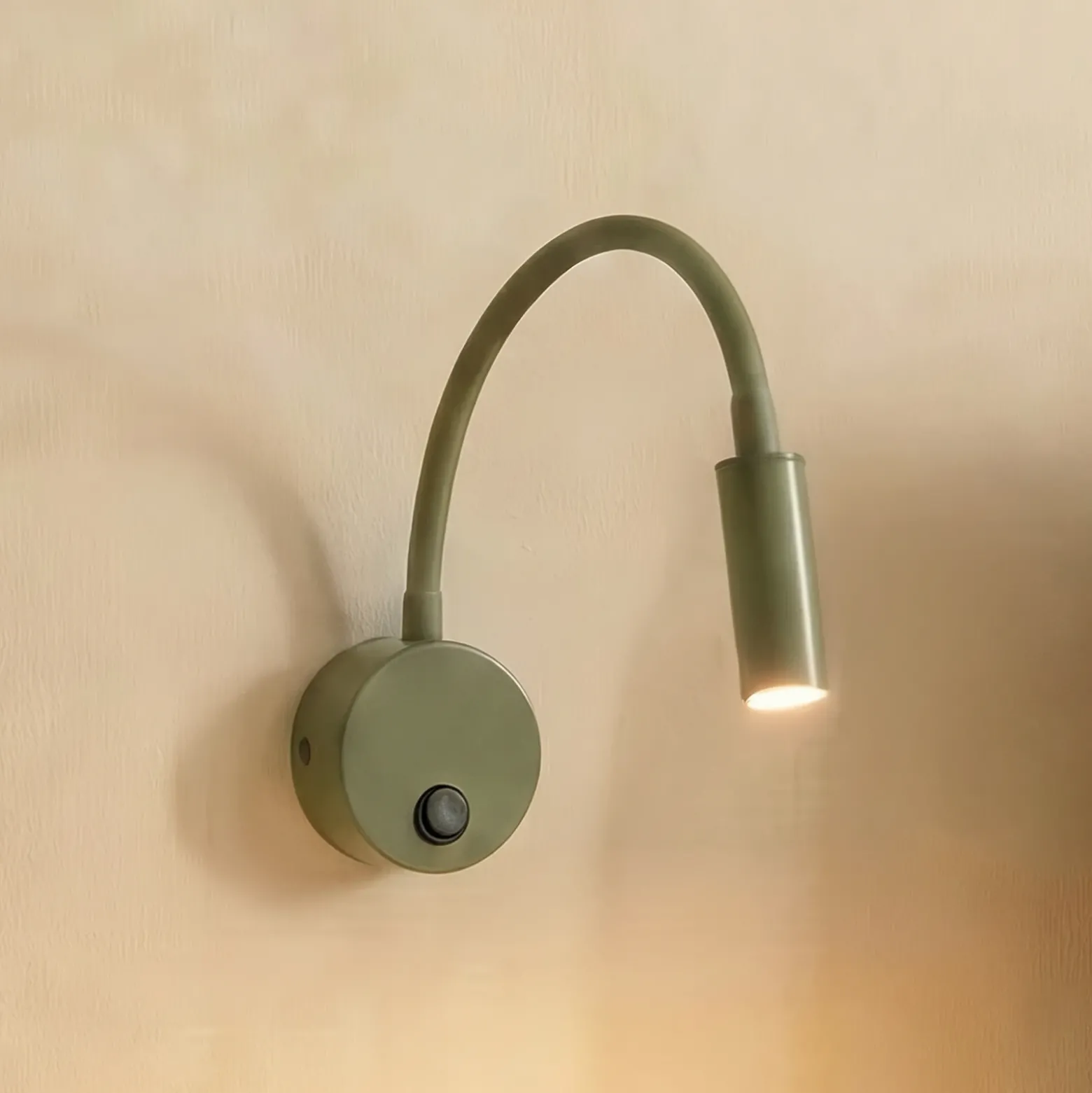 Aplique de pared Lagos, verde oliva/negro, G9, altura 45 cm, metal