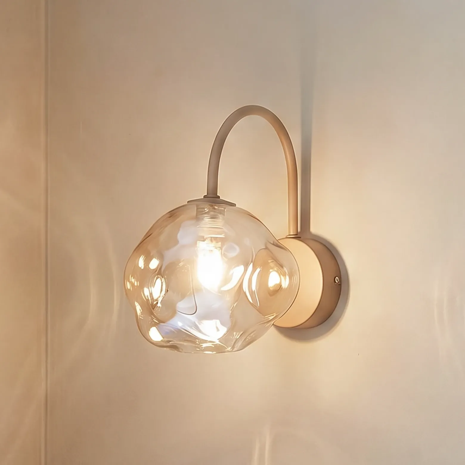 Aplique de pared Lava, beige, cristal, altura 21 cm, G9