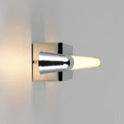 Aplique de pared LED Alberto, cromado, 71 cm de ancho, metal, IP44