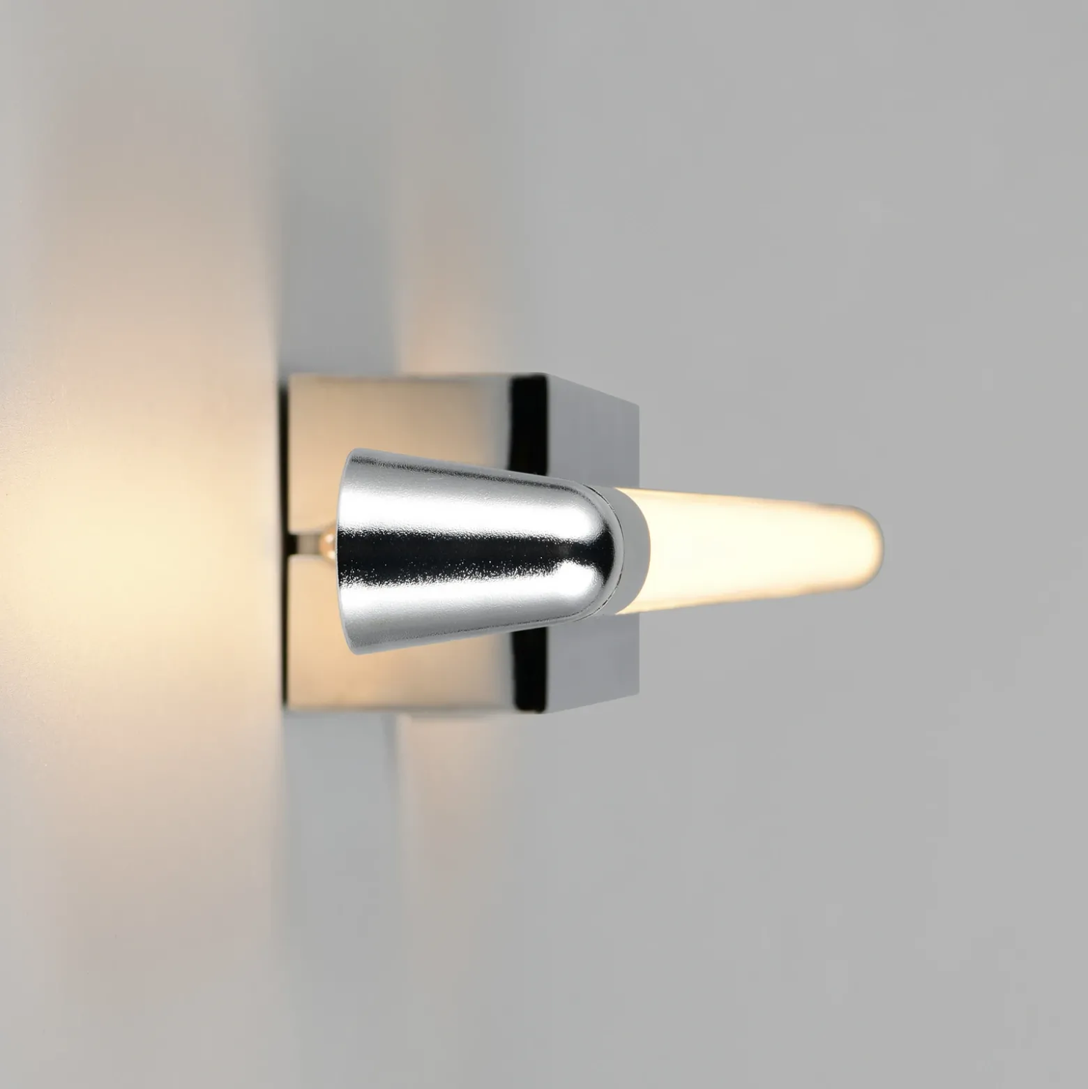 Aplique de pared LED Alberto, cromado, 71 cm de ancho, metal, IP44