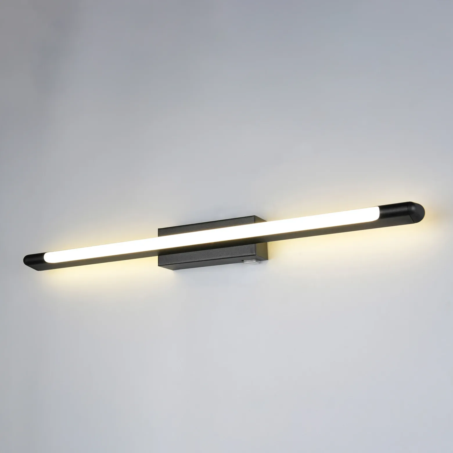 Aplique de pared LED Alberto negro, 71 cm de ancho, IP44