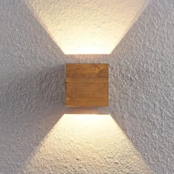 Aplique de pared LED Benicio de Lindby, 11 cm, angular, madera