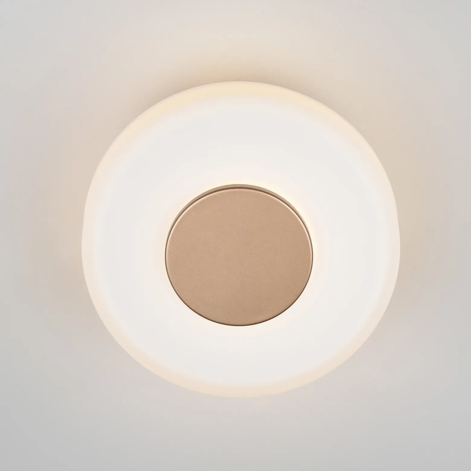 Aplique de pared LED Celeste, marrón/blanco, Ø 22 cm cristal atenuable