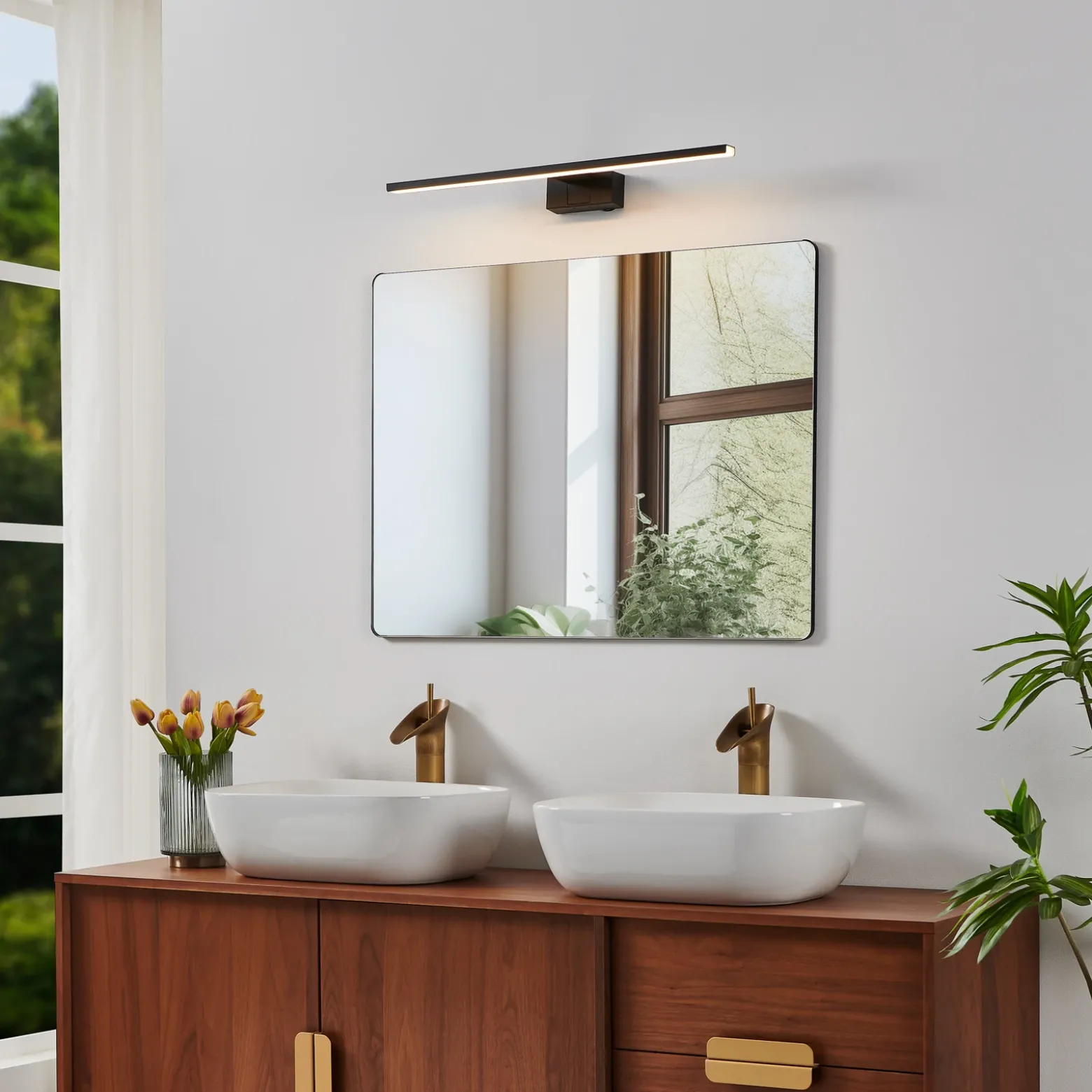 Aplique de pared LED Conettilla, negra, ancho 60 cm, IP44, CCT