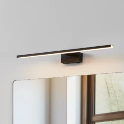 Aplique de pared LED Conettilla, negra, ancho 60 cm, IP44, CCT
