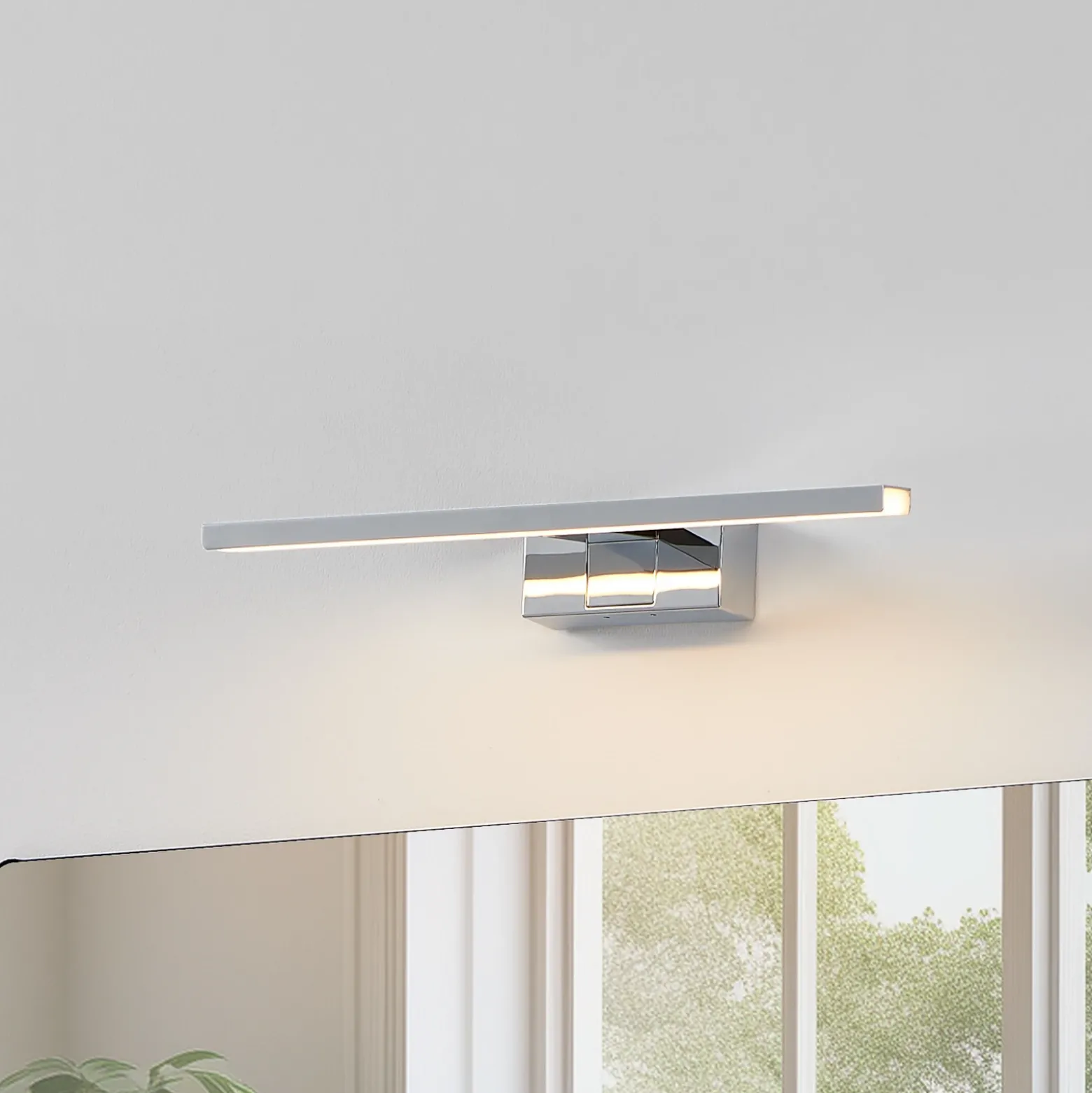 Aplique de pared LED Conettilla, color cromado, ancho 40 cm IP44 CCT