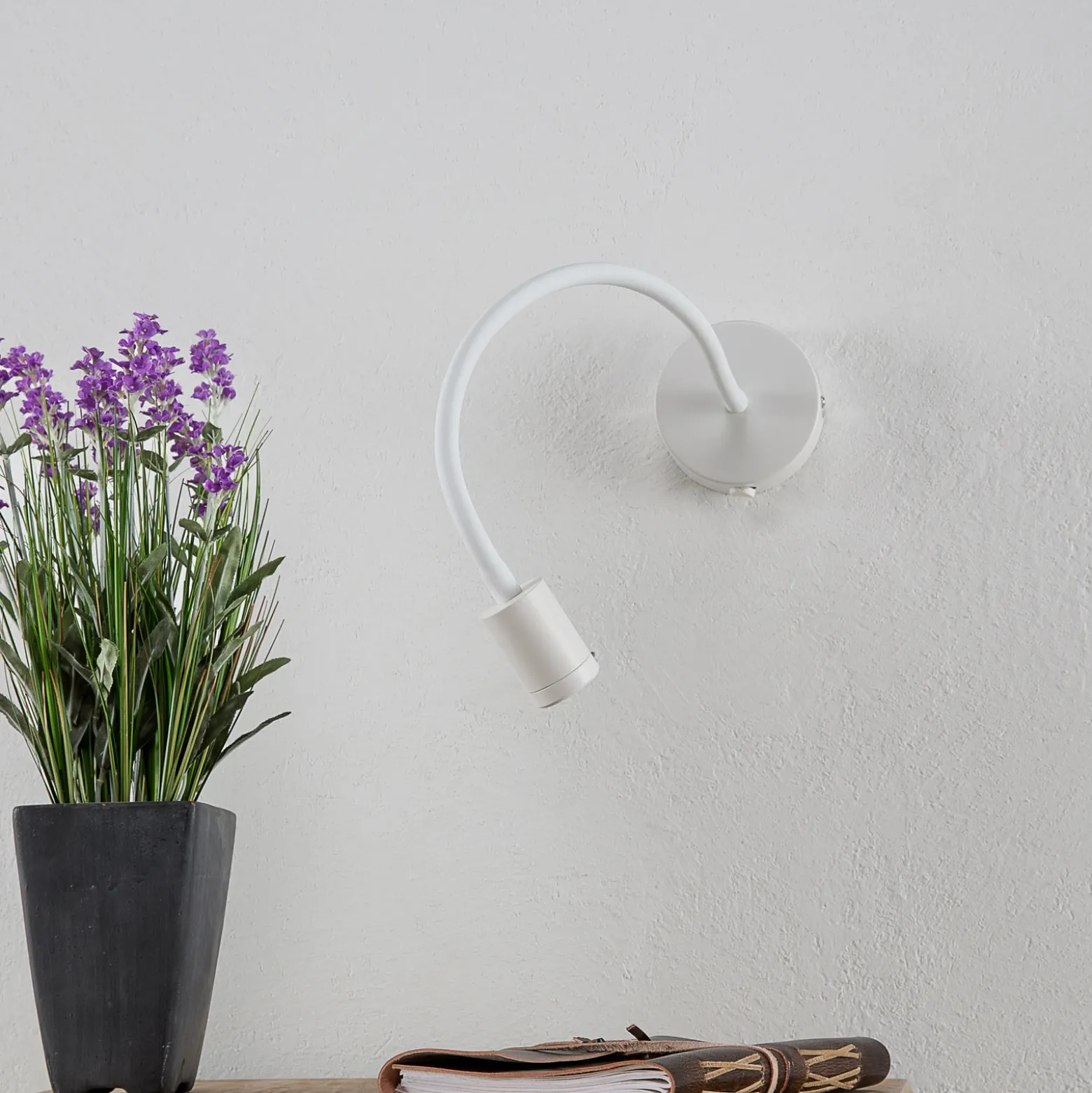 Aplique de pared LED flexible Focus, blanco