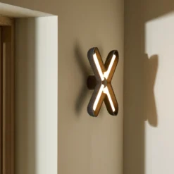 Aplique de pared LED «Fuzz» de LOOM DESIGN, negro/negro, 50 cm