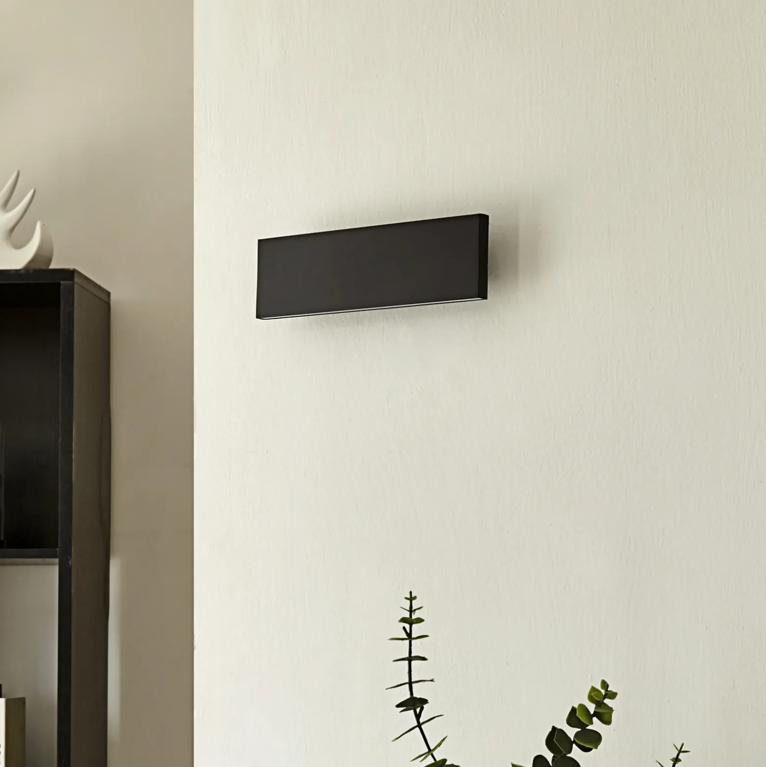 Aplique de pared LED Ignazia de Lindby, 28 cm, negro, metal, arriba/abajo