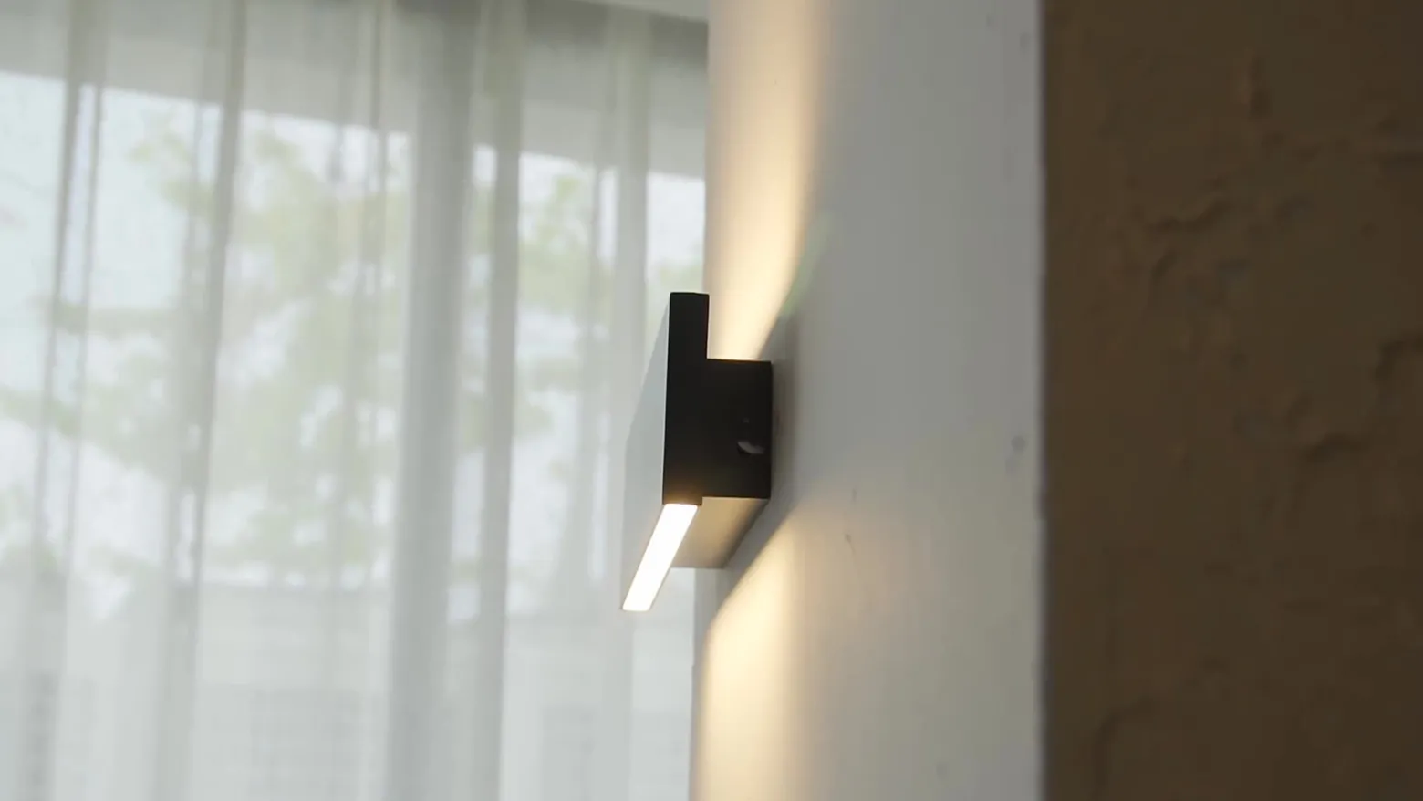 Aplique de pared LED Ignazia de Lindby, 28 cm, negro, metal, arriba/abajo