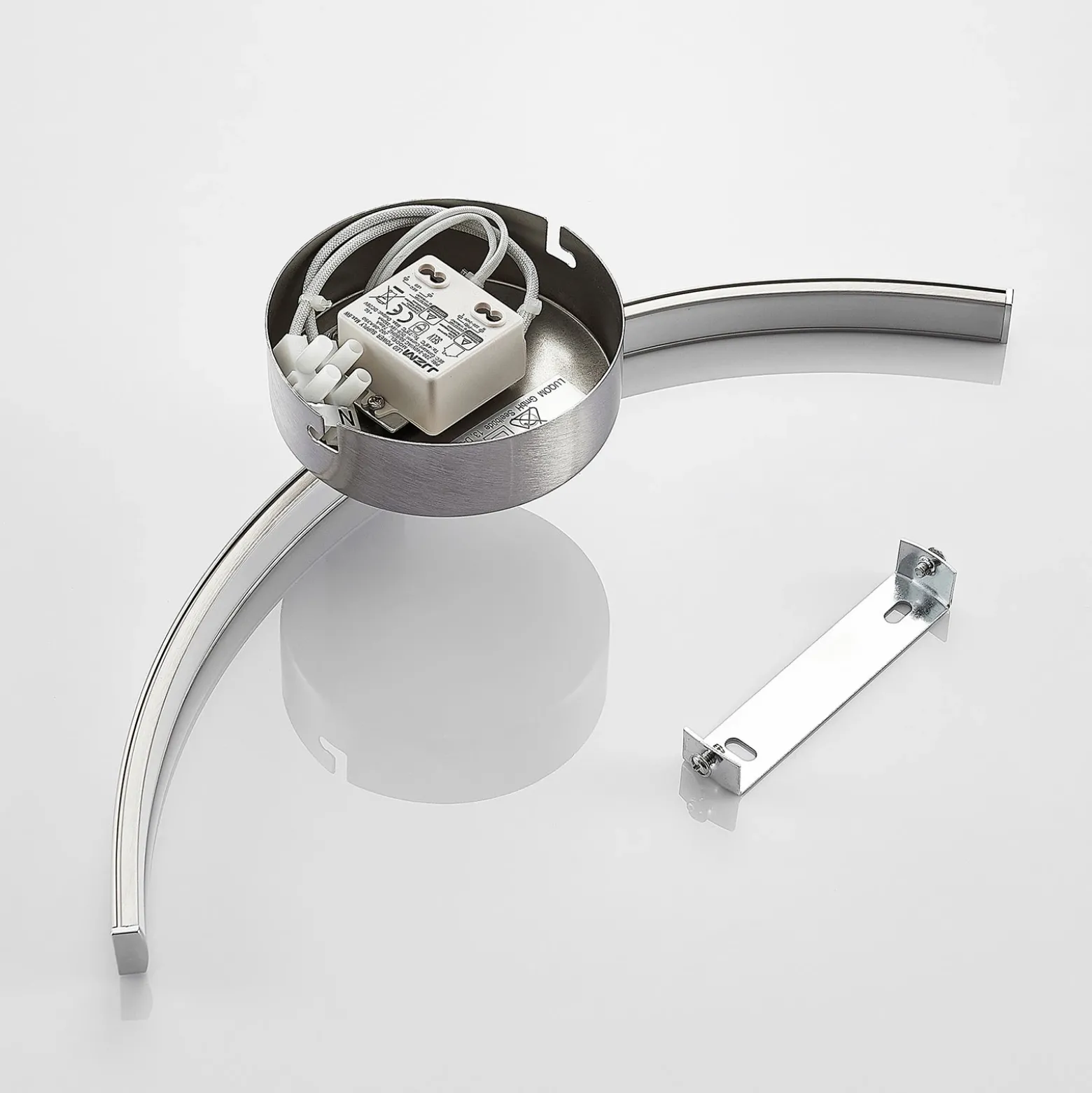 Aplique de pared LED Iven de Lindby, ancho 34 cm, níquel, 3.000 K